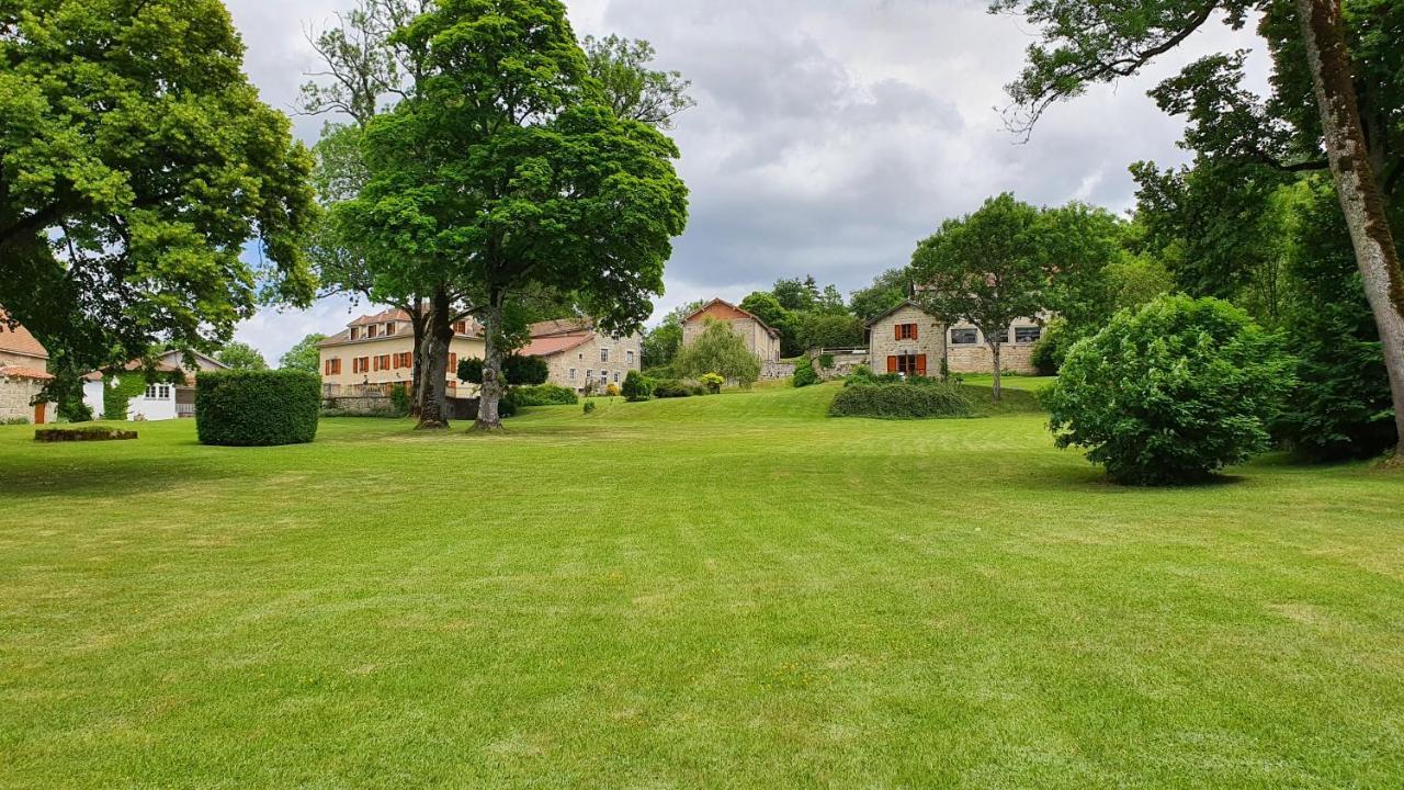 Bed and Breakfast Domaine De Montvianeix Saint-Victor-Montvianeix Exterior foto