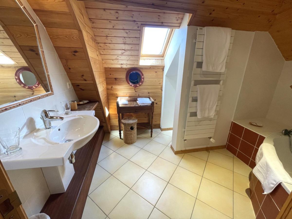 Bed and Breakfast Domaine De Montvianeix Saint-Victor-Montvianeix Exterior foto