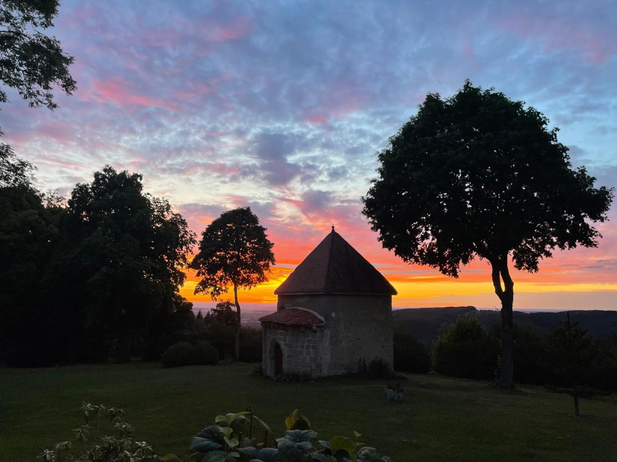 Bed and Breakfast Domaine De Montvianeix Saint-Victor-Montvianeix Exterior foto